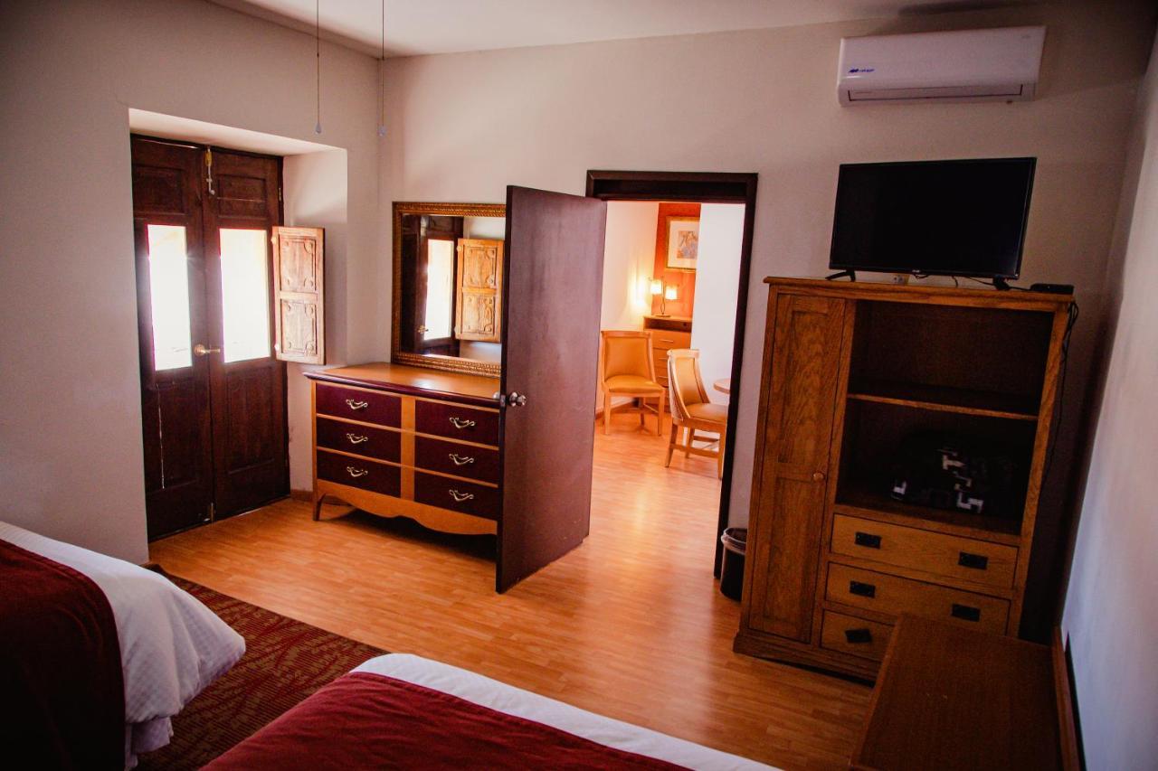 Hotel Boutique El Viejo Mundo 伊达尔戈德尔帕拉尔 外观 照片