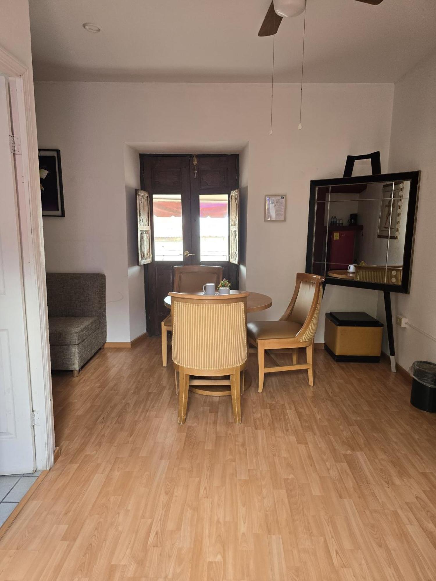 Hotel Boutique El Viejo Mundo 伊达尔戈德尔帕拉尔 外观 照片
